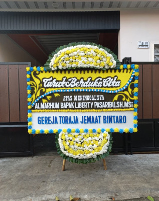 Papan Bunga Duka di Monjok Timur